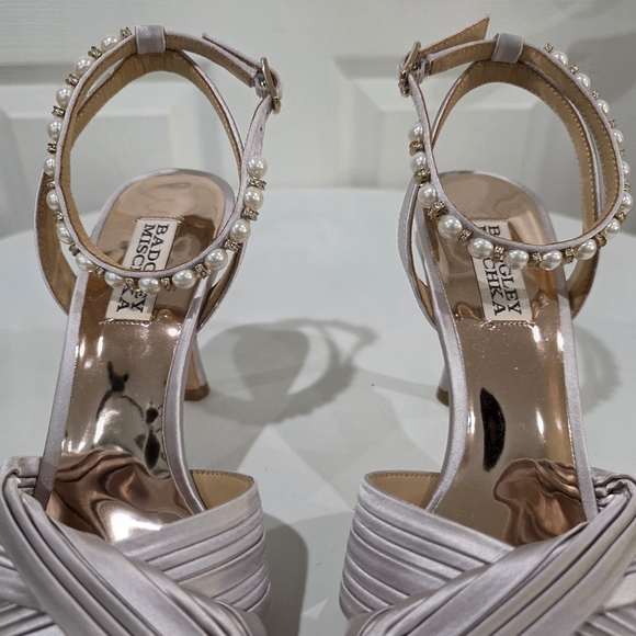 Badgley Mischka Tawny Twist Front Sandal - Picture 4 of 7